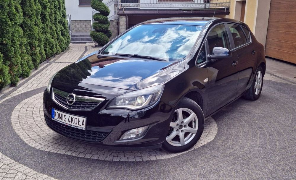 Opel Astra J 2010