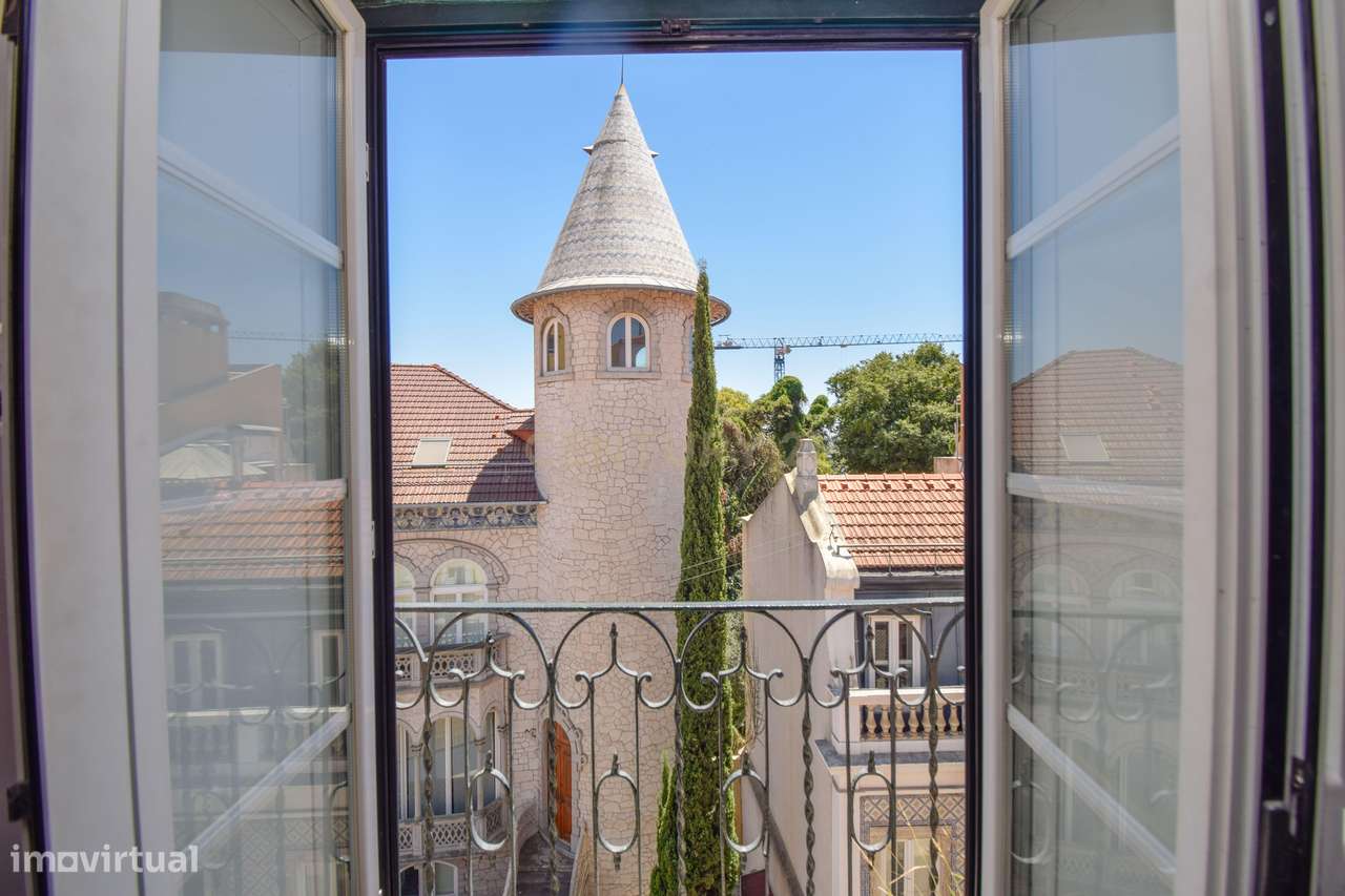 Apartamento com mezzanine e potencial de reconversão na Estrela-16