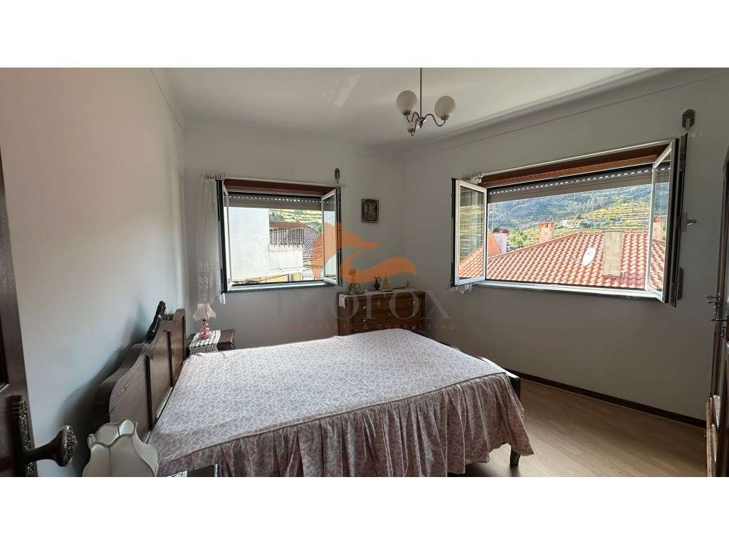Moradia com 3 quartos e garagem pronta a habitar localizada no cent...-12