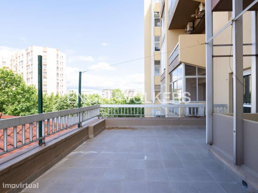 T3 com Terraço Privativo nas Avenidas Novas Oportunidade de Remodel...-24