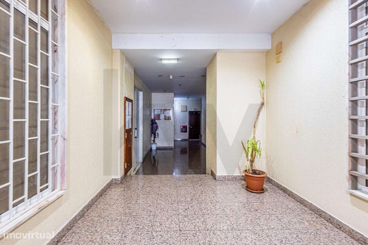 Apartamento T2 com 111 m2 em Monte Abraão-29