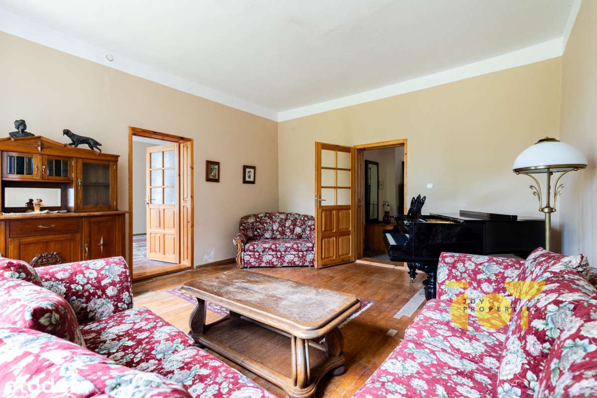 Château with a park and a stable. - Pełny obrazek: 4/20