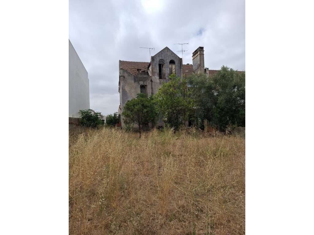 Edifício situado em Grândola (Excelente Localização)-7