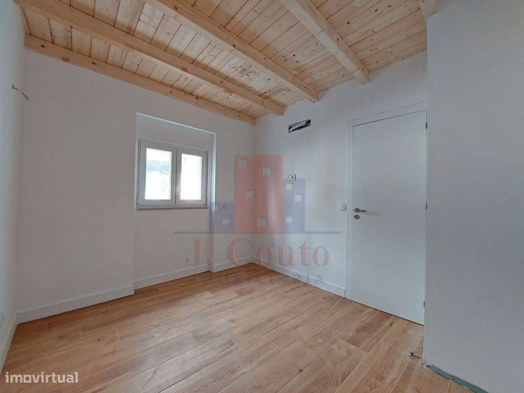 MORADIA T2 com quintal em Caldas da Rainha-11