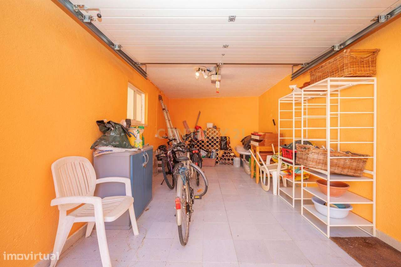 Moradia remodelada de 6 assoalhadas Exclusiva no Estoril-42