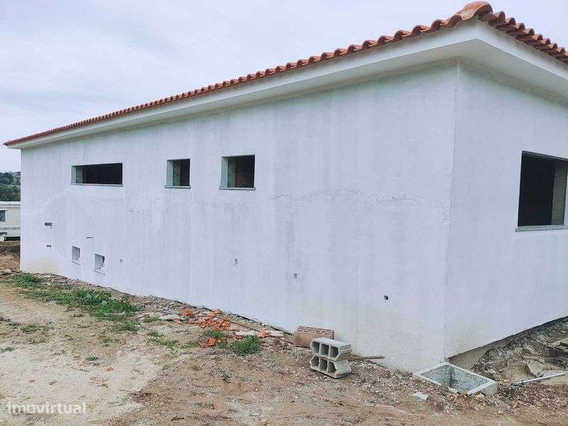 Moradia isolada em fase de acabamentos - Grande imagem: 4/7