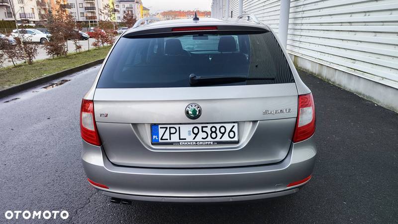 Skoda Superb 1.8 TSI Ambition DSG - 9