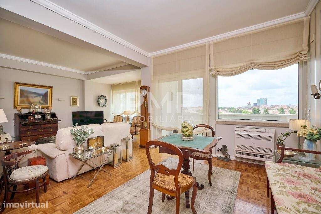 Apartamento T5 (ex T6) Avenida Estados Unidos da América-18