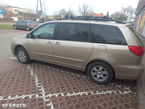 Toyota Sienna 3.3 LE AWD - 1