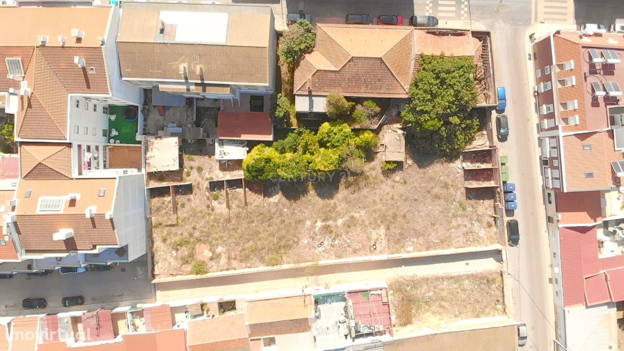 Terreno com viabilidade de construção para vários Prédios Residenciais