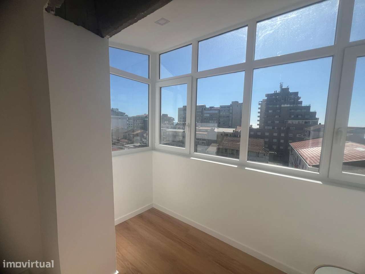 T2 +1 completamente renovado com vistas mar-21