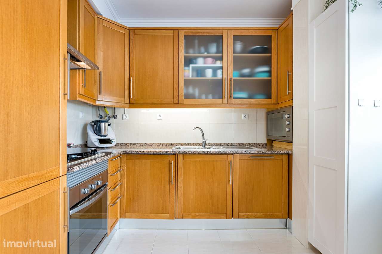 Moderno T2 em Loures / Prédio de 2007 / Arrecadação-6
