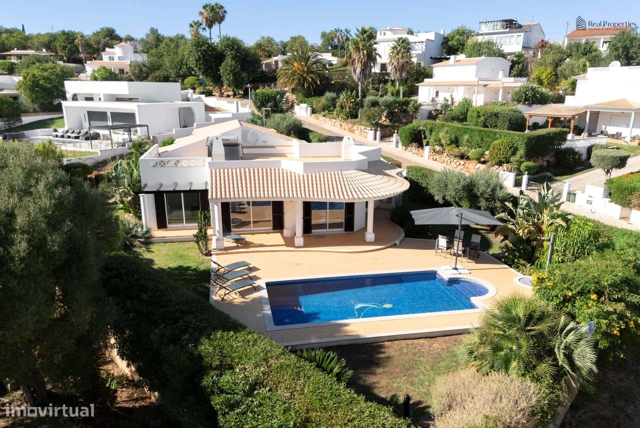 Moradia Térrea T4 Isolada em Albufeira – Um Refúgio de Luz, Conforto e-29