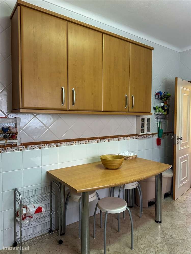 Moradia T5 com piscina e jardim a poucos metros da Praia do Alemão – A-24