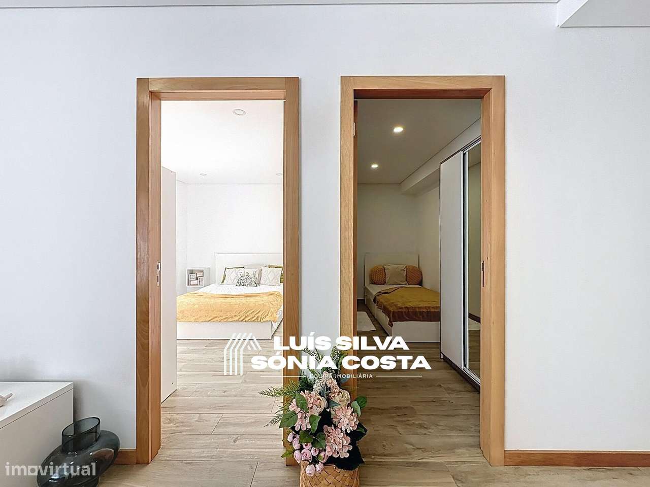 Loja transformada em Apartamento T1+1 Remodelado c/ 2 Varandas c/...-26