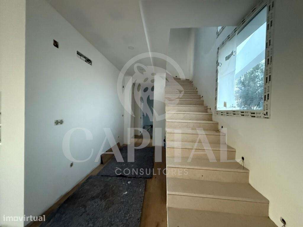 Moradia V3 Isolada com Piscina – Nova – Abrunheira-17