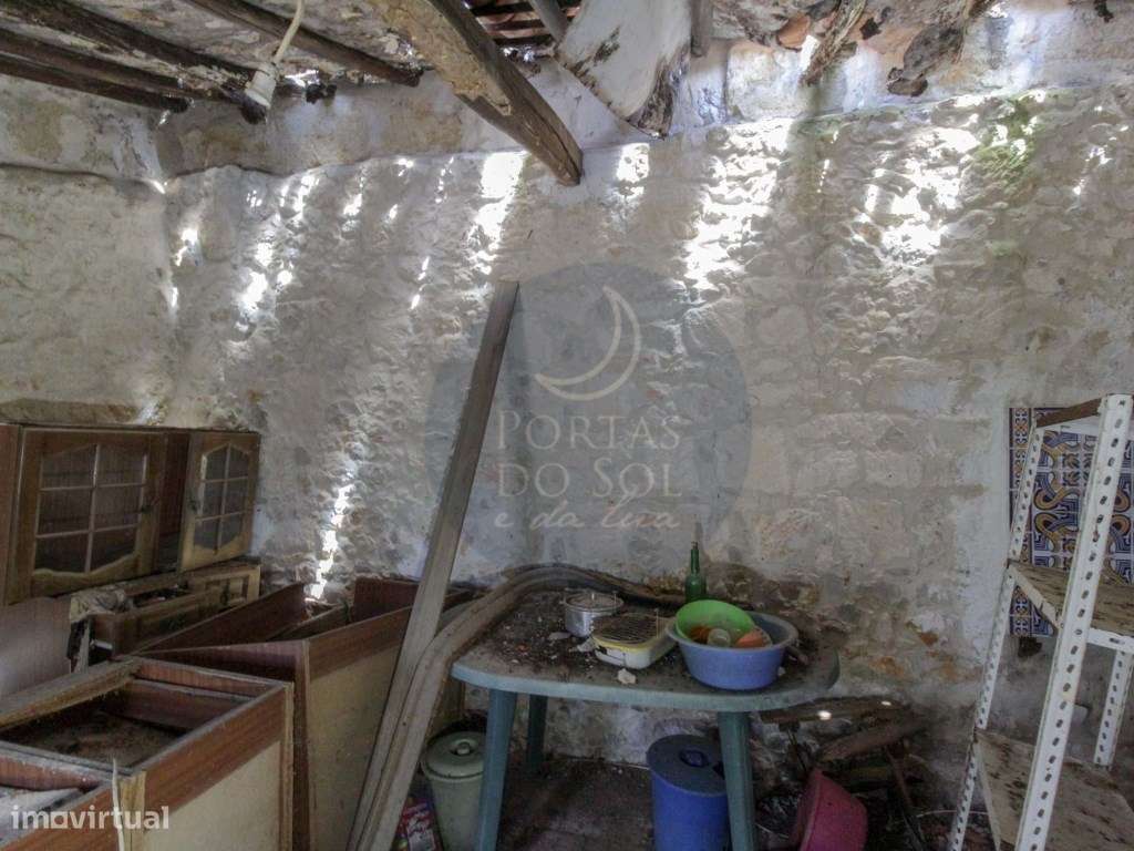 Moradia V2 Terreno Poço-21