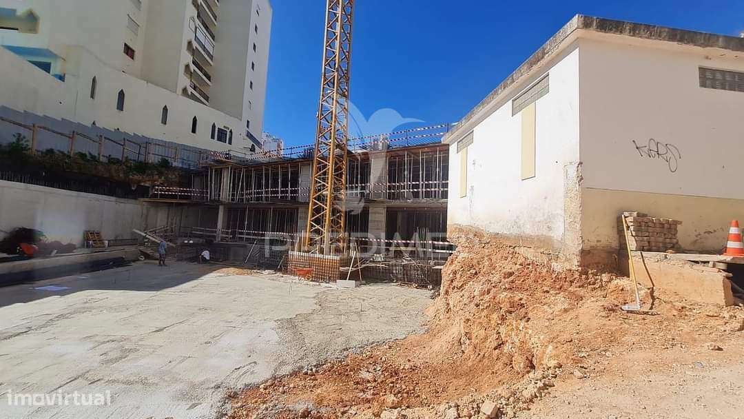 Novo T1+1 de Luxo com  Garagem em Box na Praia Rocha - Grande imagem: 2/33