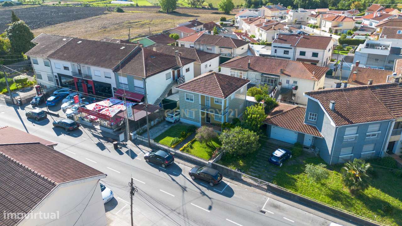 Moradia T3 c/ jardim, quintal, garagem e cave – 4 frentes em Rio Tinto - Grande imagem: 5/35