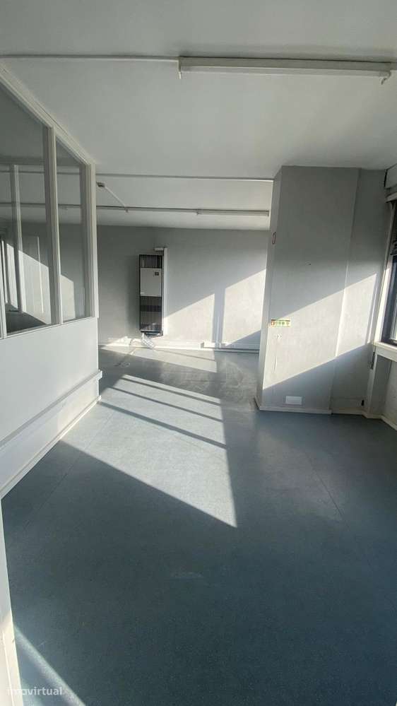 Escritório de 447m², com privilegiada vista, no Centro do Porto-32