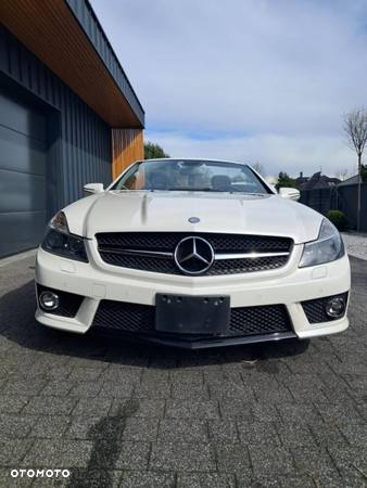 Mercedes-Benz SL 63 AMG - 16