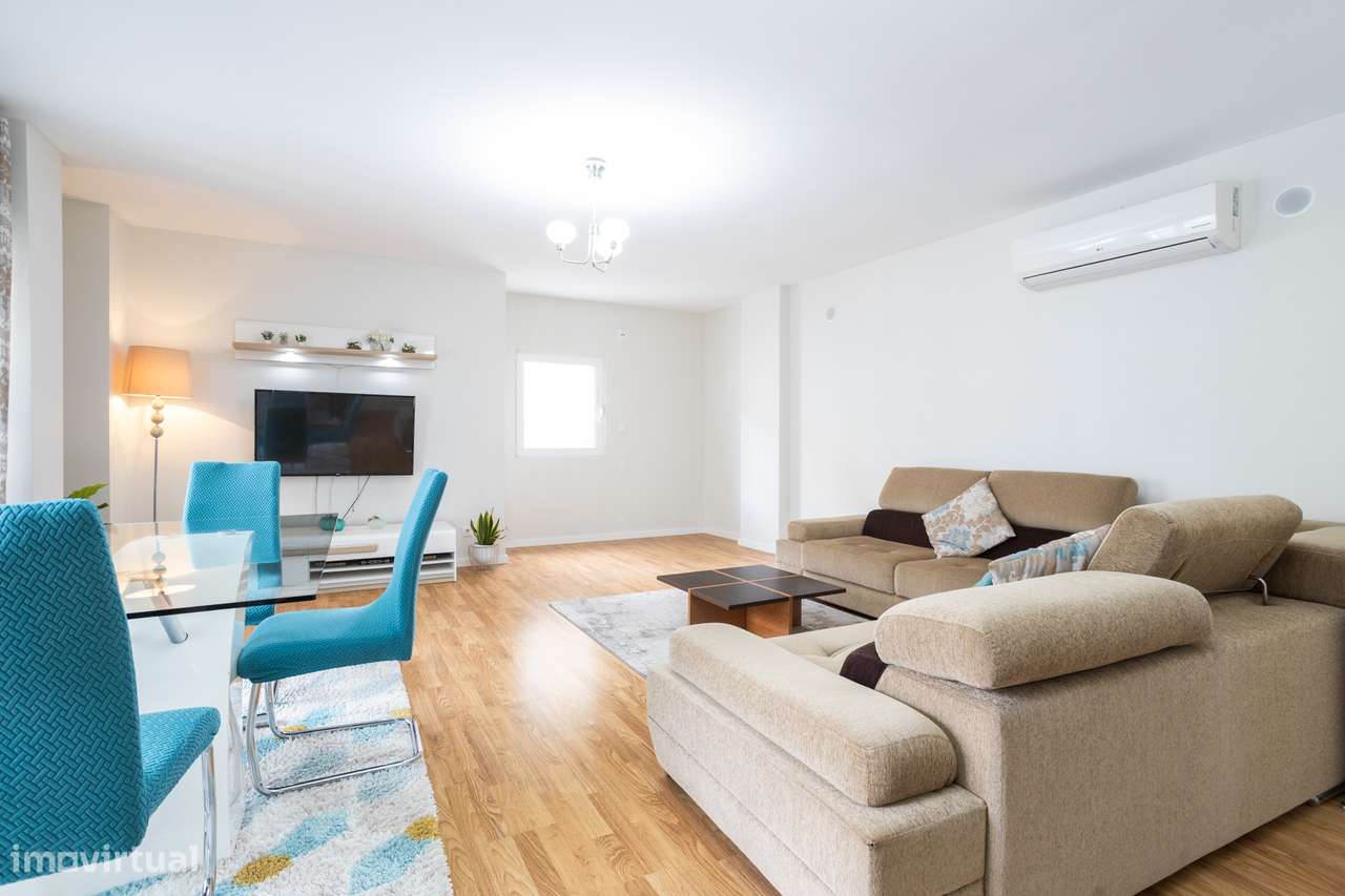 Apartamento T3 com 163 m², Box e Arrecadação-0