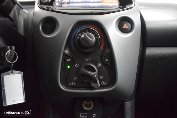 Toyota Aygo 1.0 X-Play Plus - 39