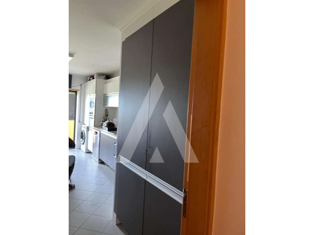 Apartamento T3 na Urbanização Chave, a um passo da Universidade de ... - Grande imagem: 5/30