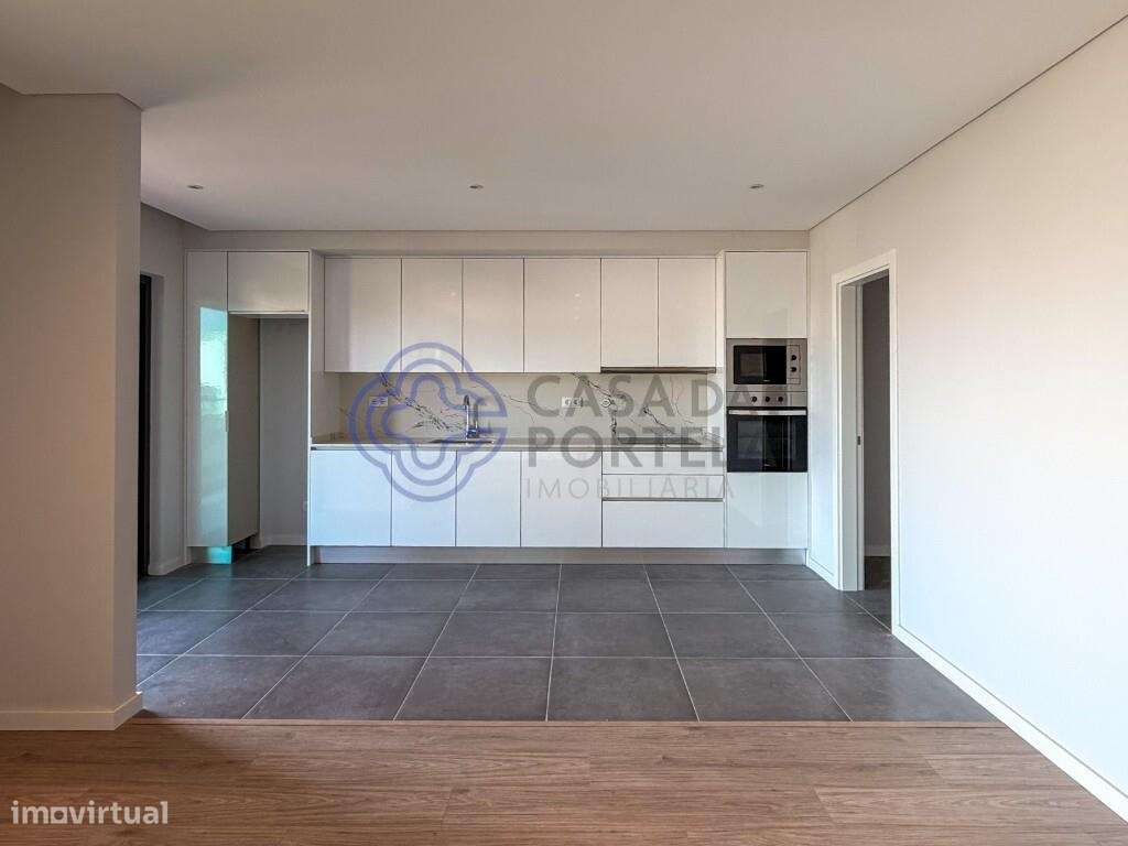 Apartamento T2 com Rooftop Privativo e Vista Mar – Montenegro, Faro - Grande imagem: 5/38