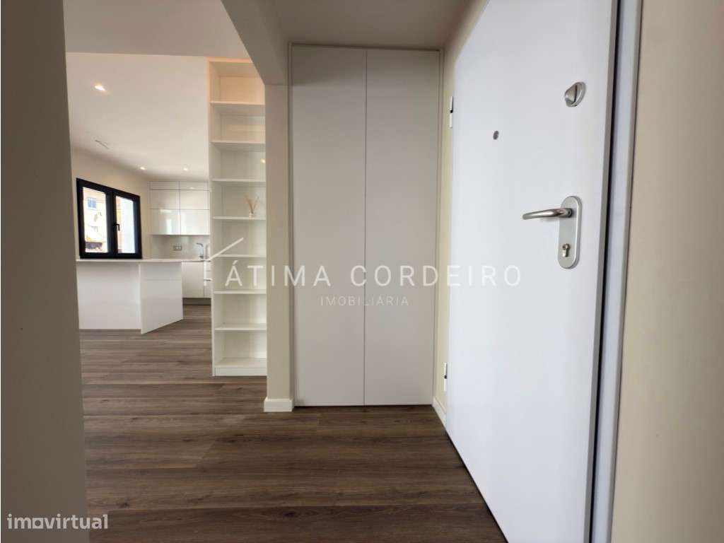 T4 de Luxo com Terraço de 115 m² no Coração de Almada-6