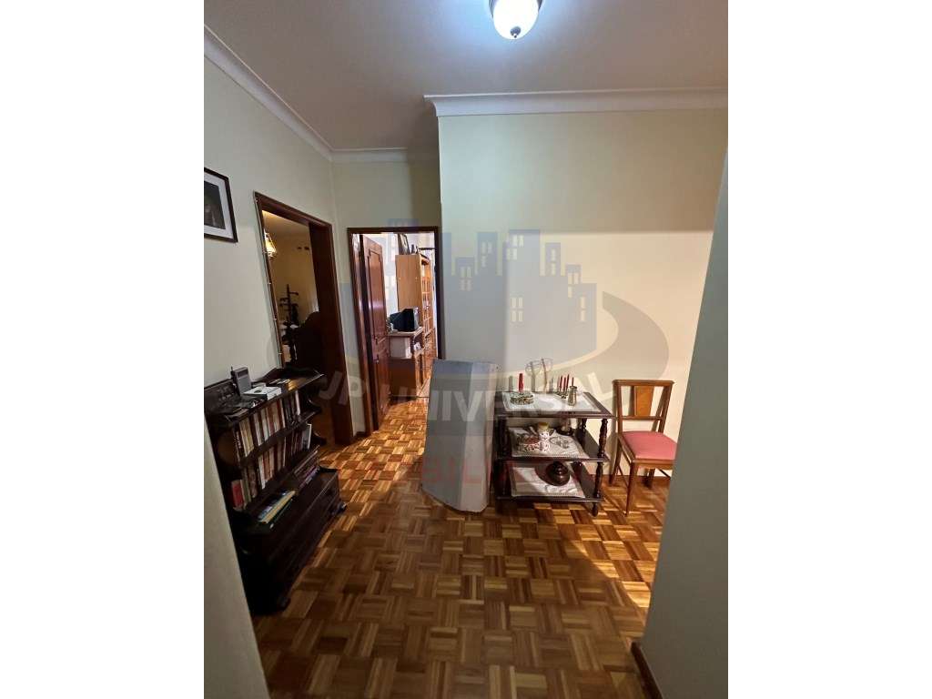 Vende-se Apartamento T3 junto à Avenida Marquês de Pombal-9