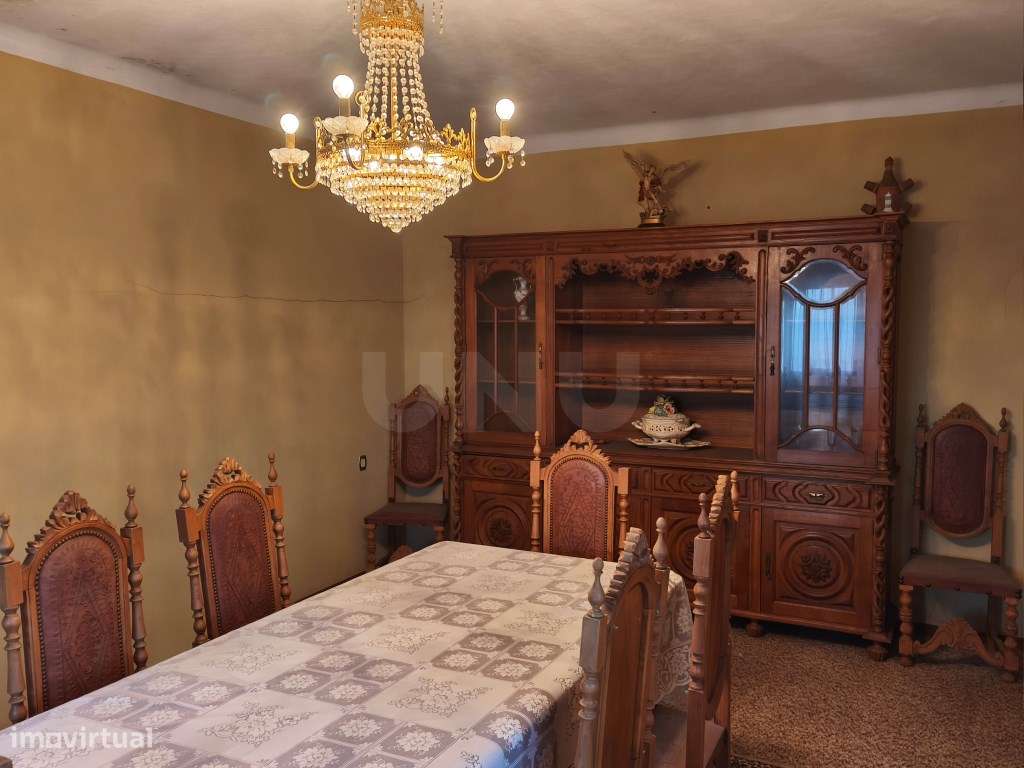 Oportunidade absolutamente imperdível - Moradia com parte renovada ...-6