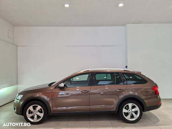 Skoda Octavia Combi Diesel 2.0 TDI 4X4 DSG Scout - 2