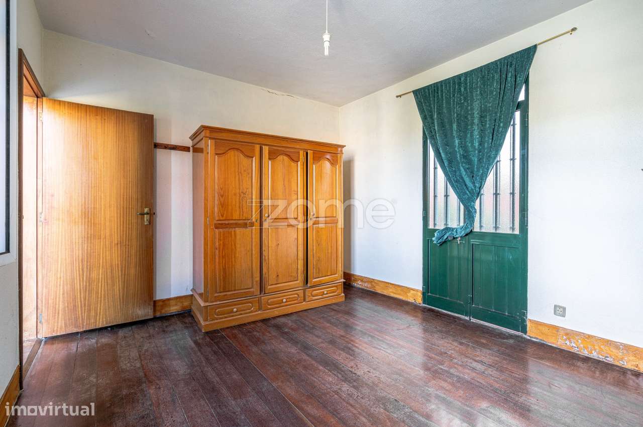 Moradia T6 na Ribeira Brava – Espaço e potencial investimento-18