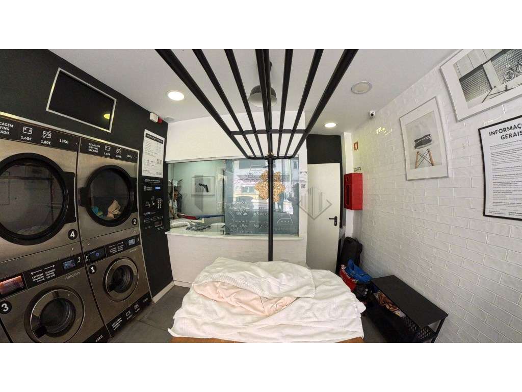 Loja com Prestigiada Localização e Montra ao Nível da Rua para Arre... - Grande imagem: 5/17