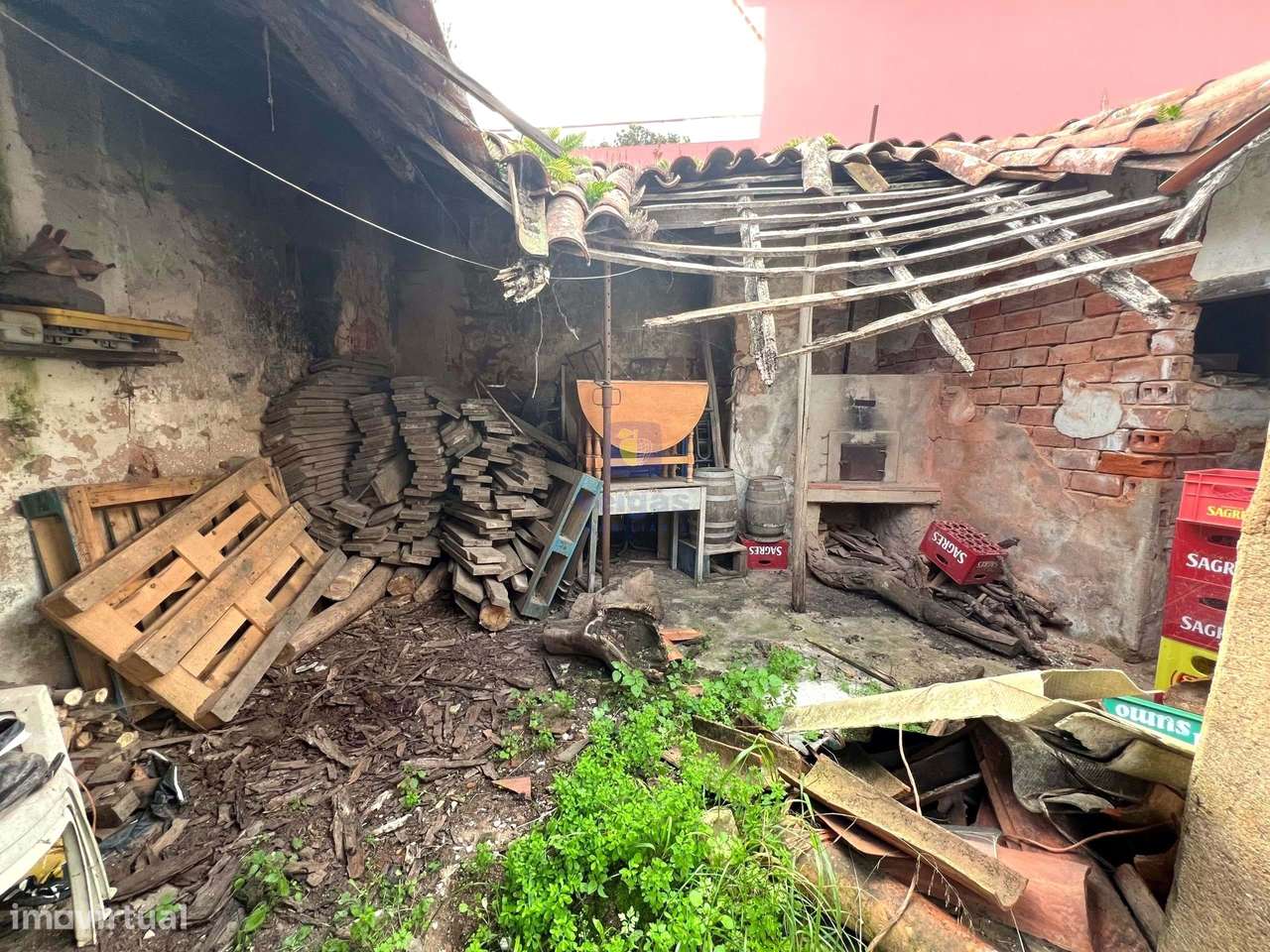 Baixa de Preço !!!! Villa para Recuperação na Labrujeira - Ventosa - A-25