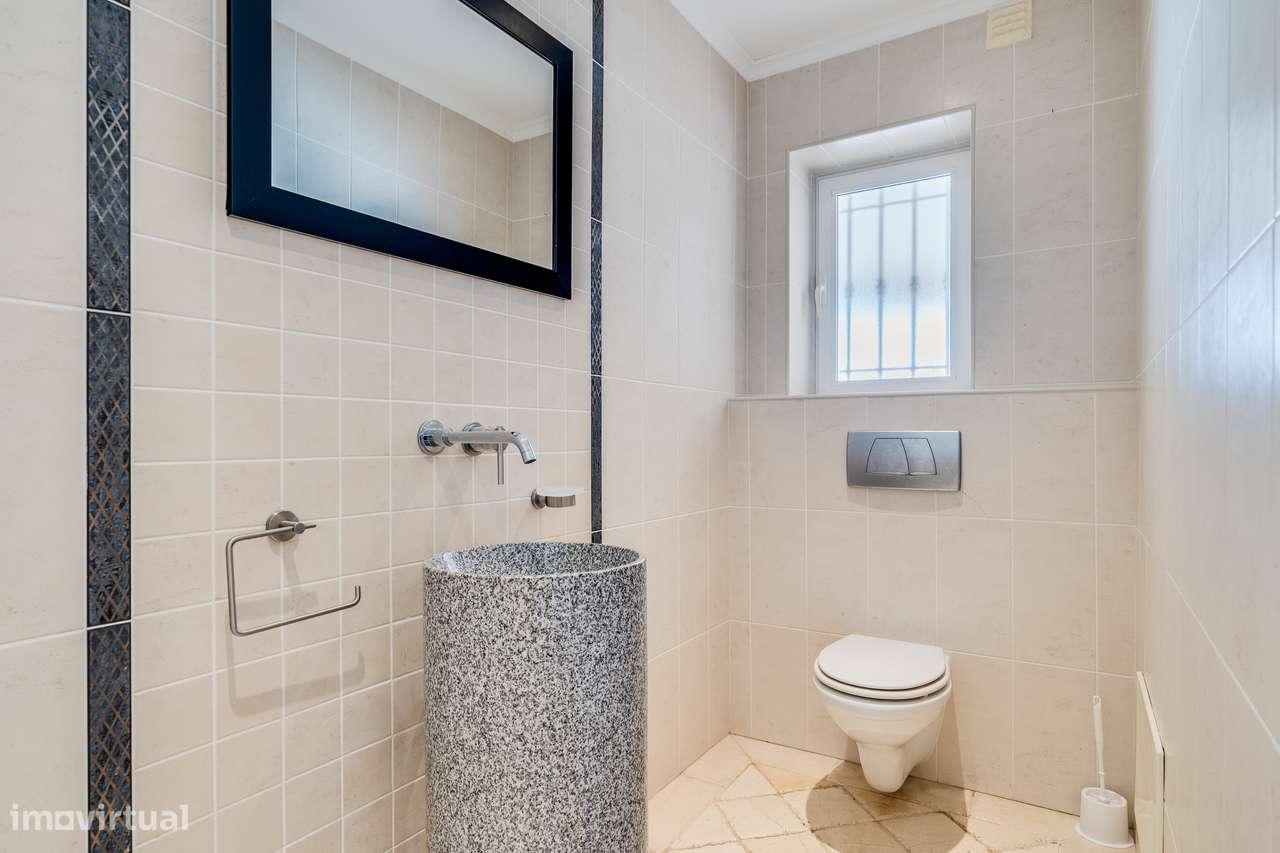 Moradia Isolada T4+2 com Piscina Privada-13