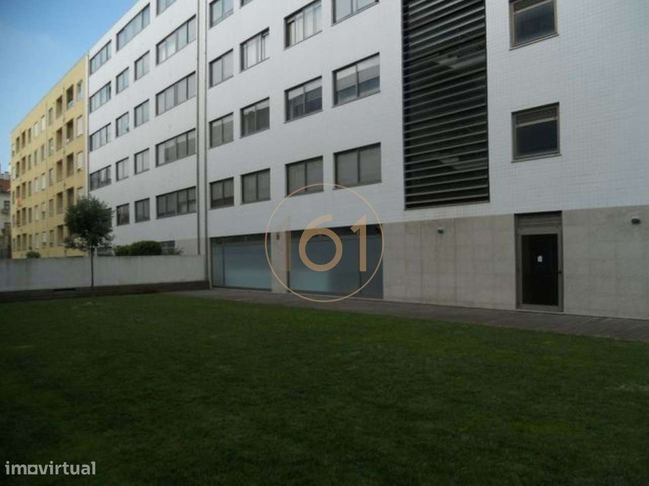 Excelente Loja em Matosinhos Sul, na R. Brito Capelo. - Grande imagem: 2/2