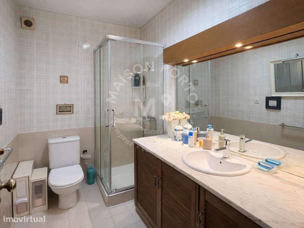 Apartamento T2 com Varanda e Garagem próximo ao Estádio do Boavista...-5