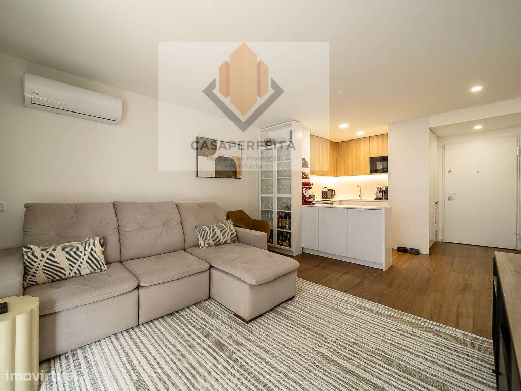 Fabuloso T2 Como Novo com Terraço e Lugar de Garagem - Candal-8