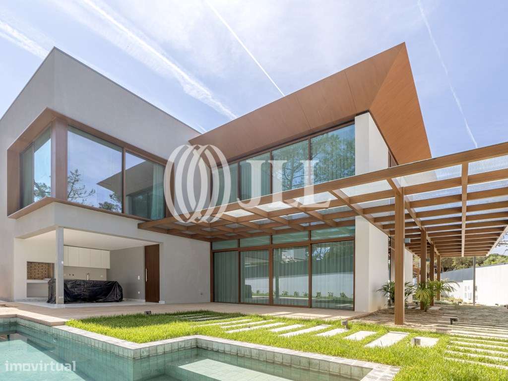 Moradia T4 com jardim e piscina no Estoril - Grande imagem: 1/59