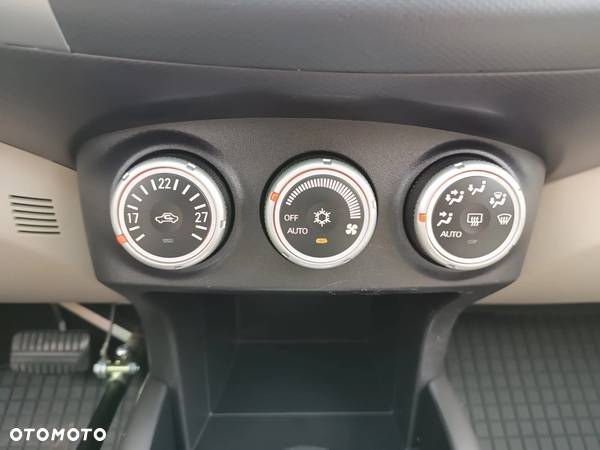 Mitsubishi Outlander 2.4 4WD CVT Intense - 19