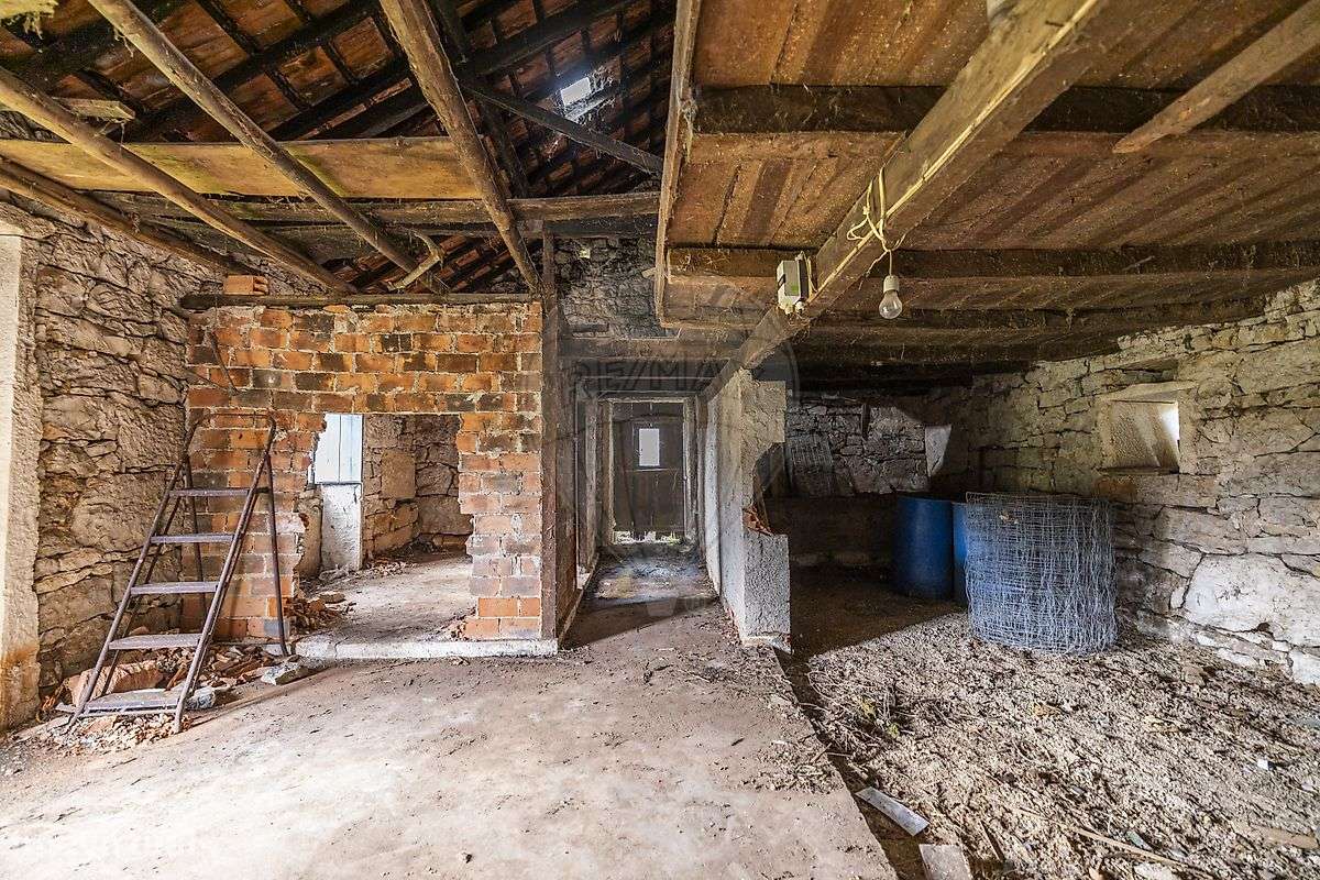 Moradia T2 para venda - Grande imagem: 1/26