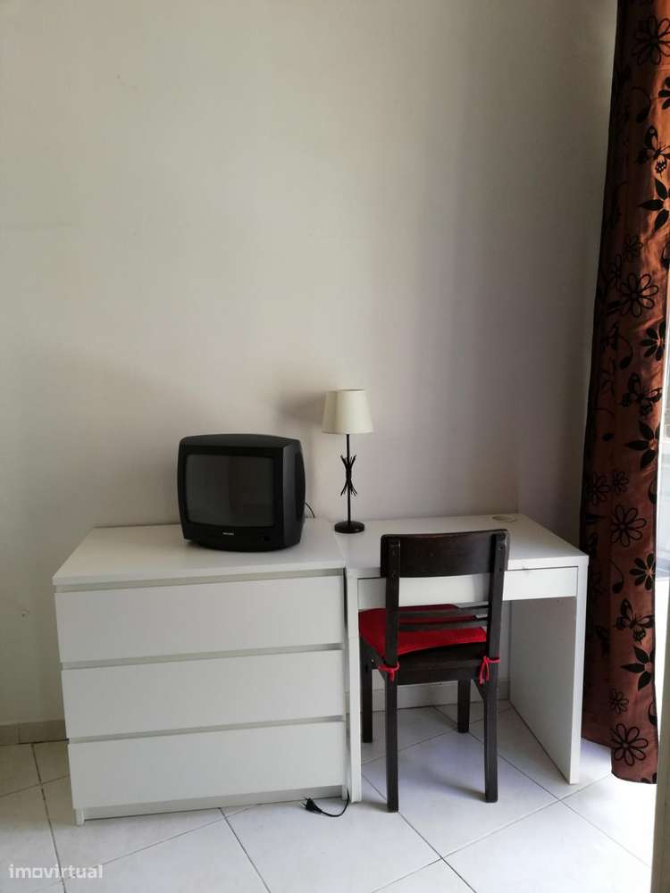 Quarto - localizado em Alameda Lisbon - Grande imagem: 4/23