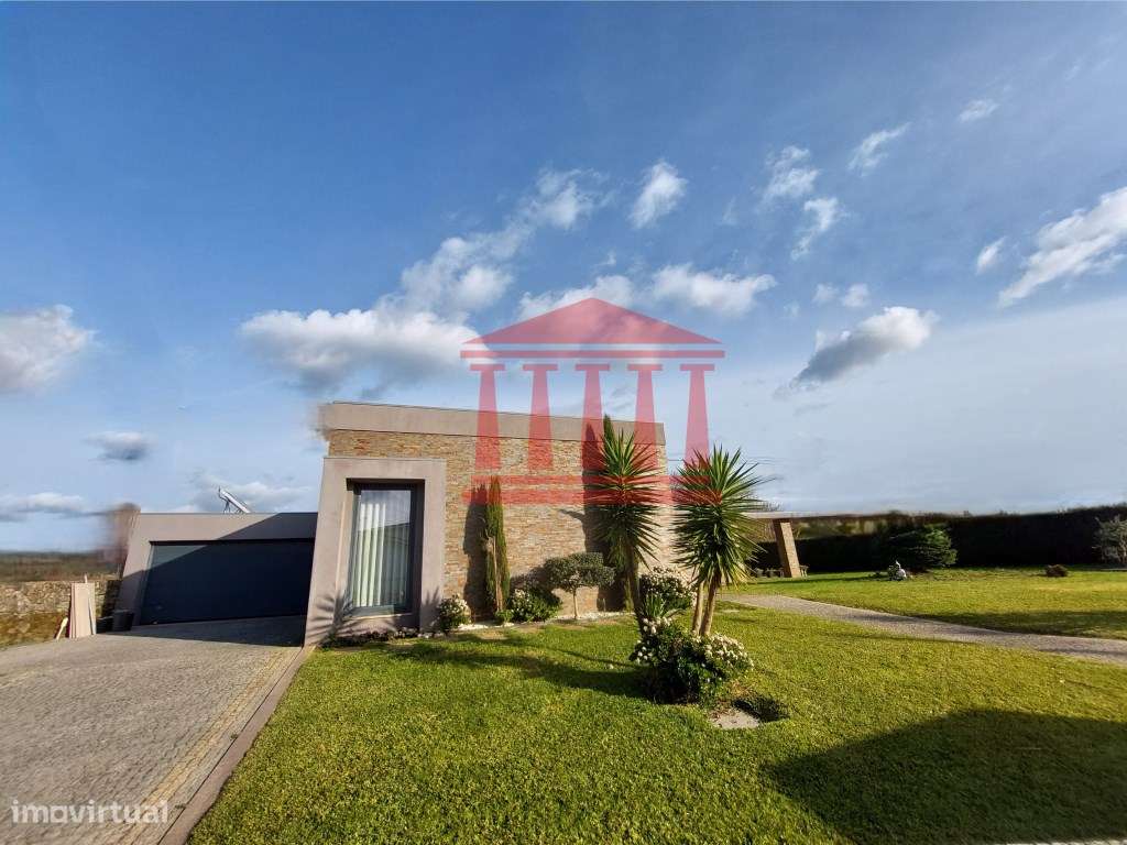 MORADIA TÉRREA SEMINOVA-10