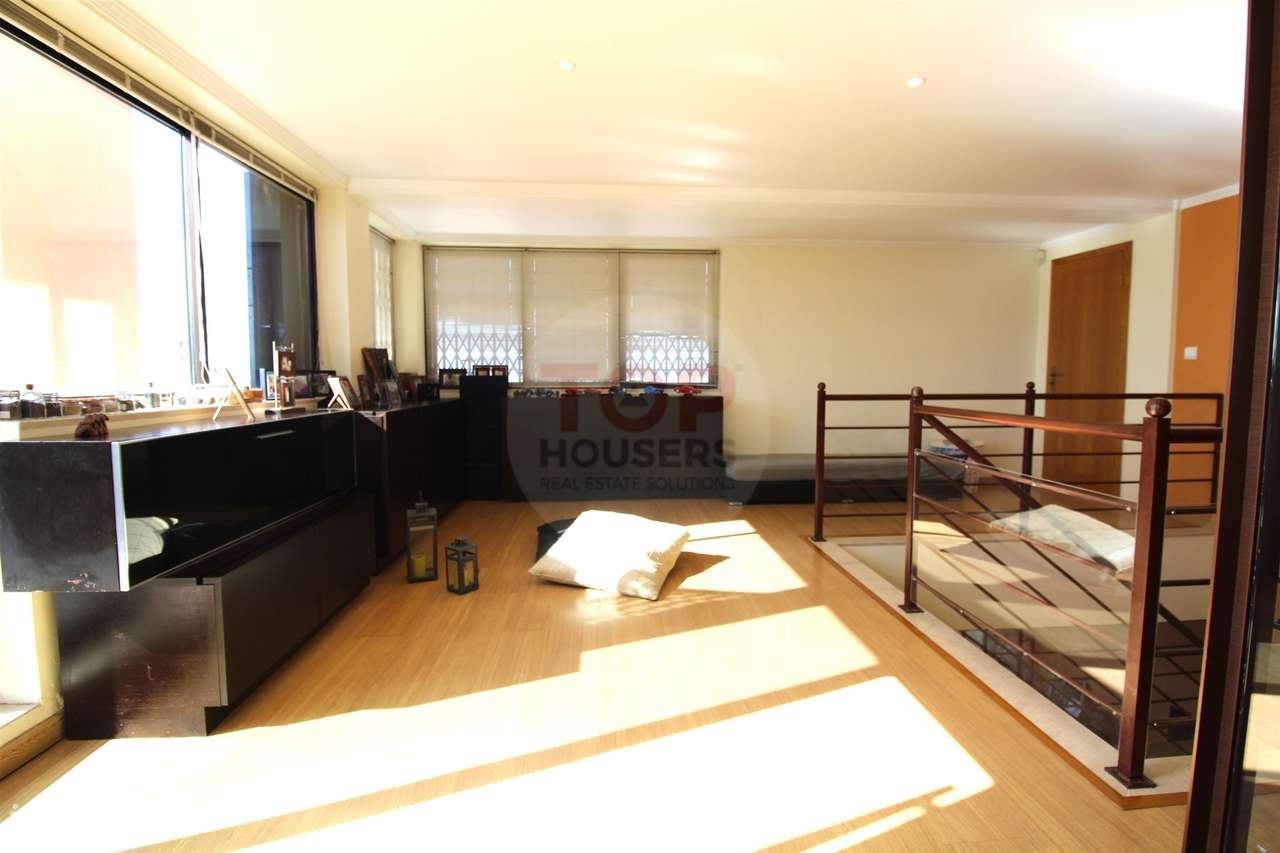 Penthouse T4+1 com Terraço Panorâmico e dois estacionamentos-20