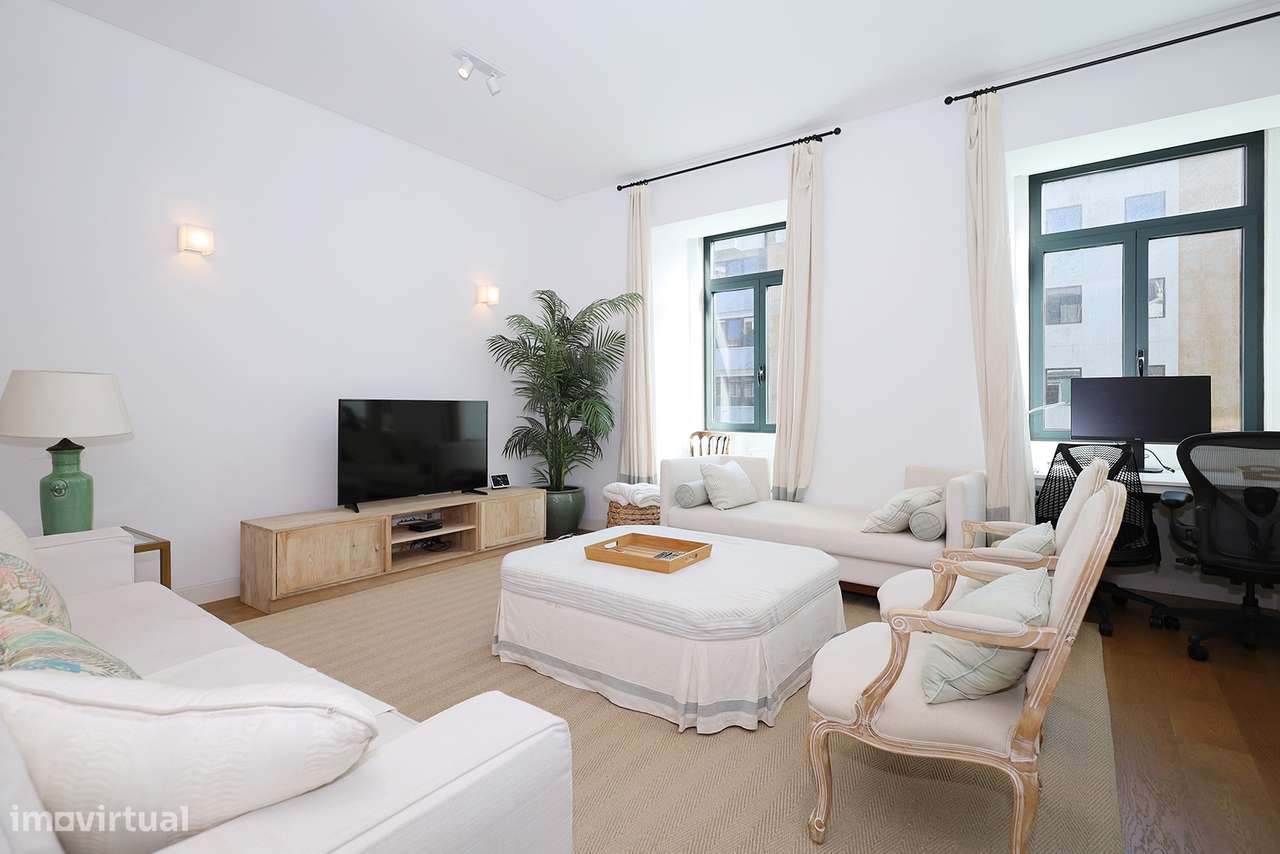 Apartamento T2 - Junto à Av. Liberdade - Totalmente Mobilado - Garagem-11