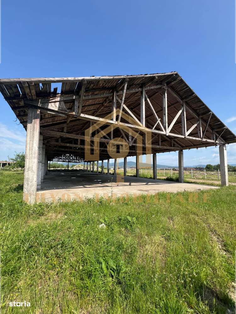 Teren industrial de vânzare–27.000 m² cu 4 hale acces autostradă, gară - Imagine principală: 3/12