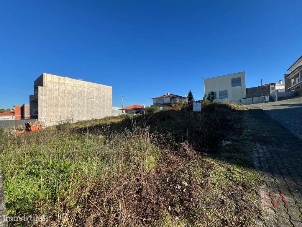 Lote de terreno com 300m2 para construção de moradia de gaveto com ... - Grande imagem: 2/21