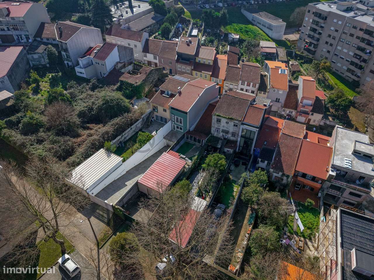 Excelente moradia para investimento em pleno centro histórico de Braga - Grande imagem: 4/33
